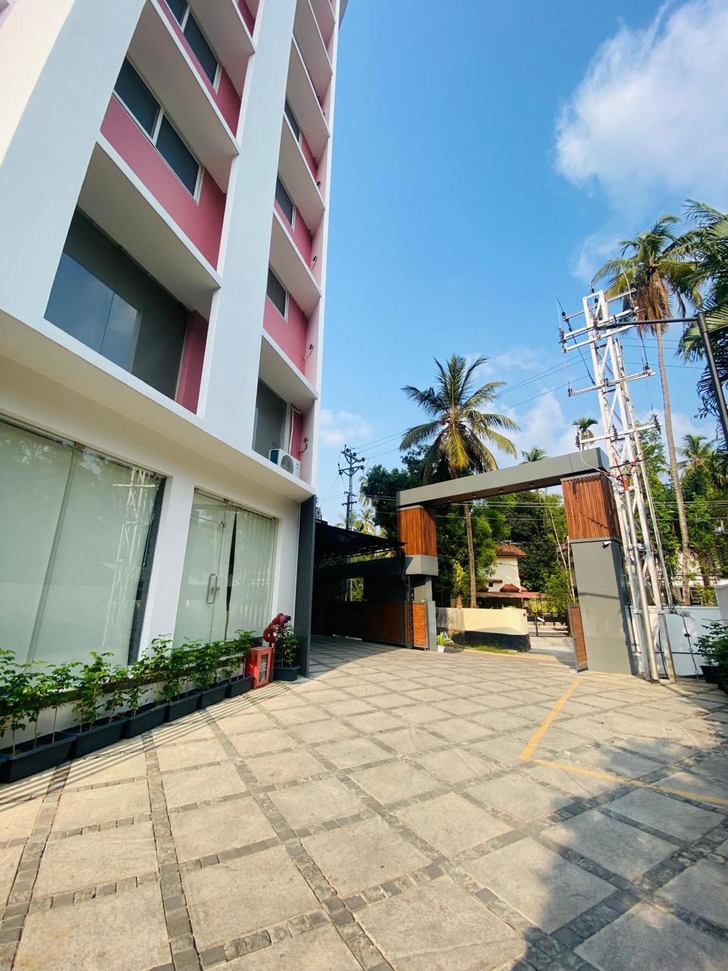 The Habitat Suites Guruvāyūr Екстериор снимка